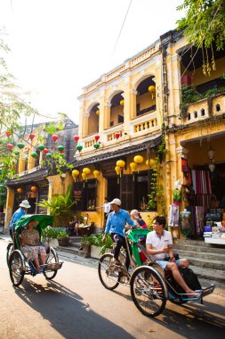 Hoi An, Quang Nam, Vietnam, 26 Nisan 2018: üç tekerlekli bisiklet, hoi an Vietnam sokaklarında
