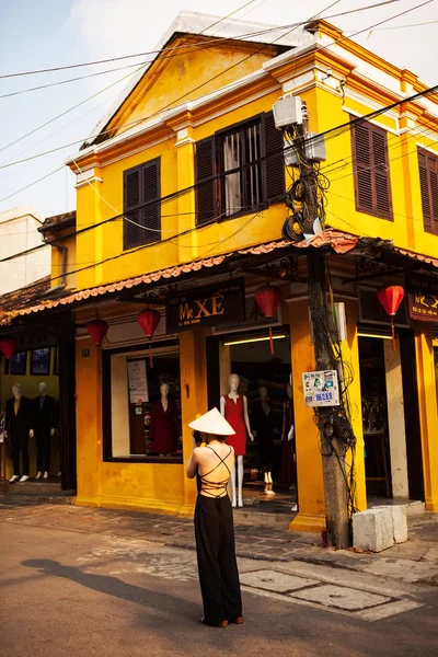 Hoi Quang Nam Vietnam April 2018 Touristin Trägt Einen Hut — Stockfoto