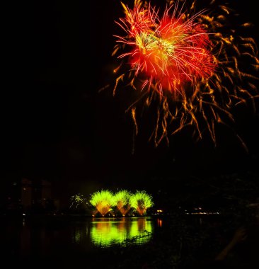 Da Nang city, Vietnam, 30 Nisan 2018: Danang Uluslararası Fireworks Yarışması 2 yılda yapılacak. Birçok mükemmel havai fişek takım dünyanın en iyi havai fişek Festivali'nde gösterilecek