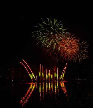 Da Nang city, Vietnam, 30 Nisan 2018: Danang Uluslararası Fireworks Yarışması 2 yılda yapılacak. Birçok mükemmel havai fişek takım dünyanın en iyi havai fişek Festivali'nde gösterilecek