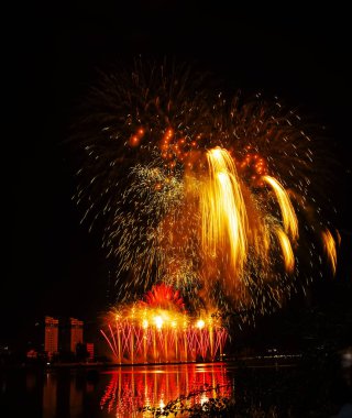 Da Nang city, Vietnam, 30 Nisan 2018: Danang Uluslararası Fireworks Yarışması 2 yılda yapılacak. Birçok mükemmel havai fişek takım dünyanın en iyi havai fişek Festivali'nde gösterilecek