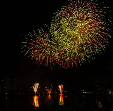 Da Nang city, Vietnam, 30 Nisan 2018: Danang Uluslararası Fireworks Yarışması 2 yılda yapılacak. Birçok mükemmel havai fişek takım dünyanın en iyi havai fişek Festivali'nde gösterilecek