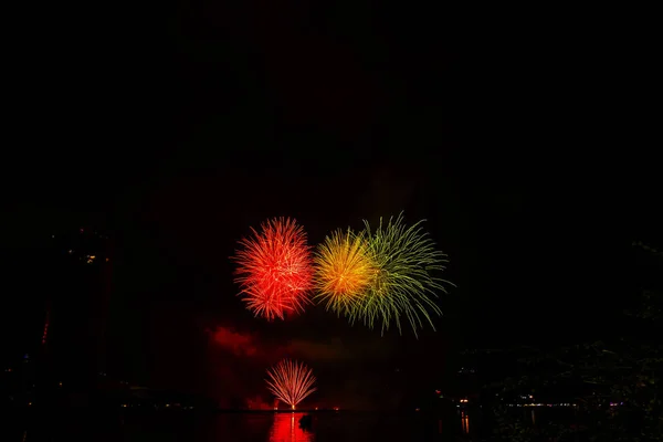 烟花7月14日在小崽市 — 图库照片