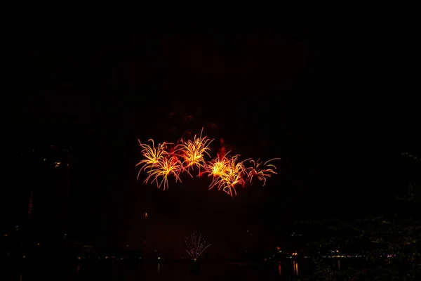 Bellissimi Fuochi Artificio Festa Colorati Nel Cielo Serale Con Maestose — Foto Stock