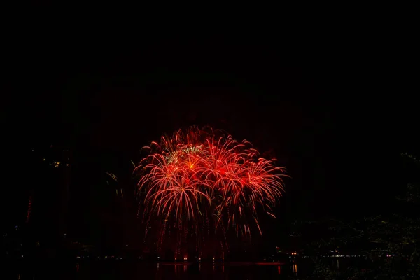 Bellissimi Fuochi Artificio Festa Colorati Nel Cielo Serale Con Maestose — Foto Stock