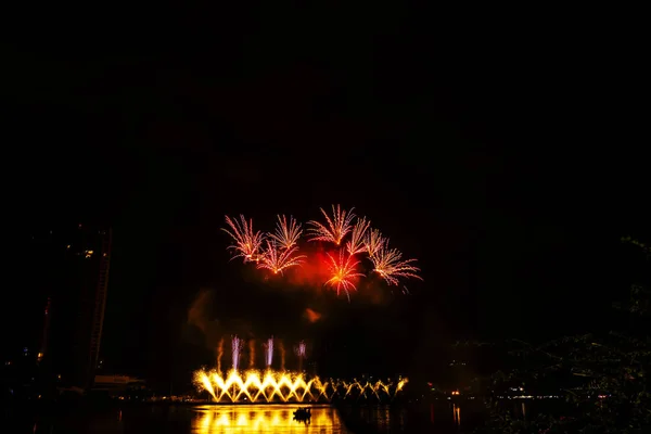 Bellissimi Fuochi Artificio Festa Colorati Nel Cielo Serale Con Maestose — Foto Stock