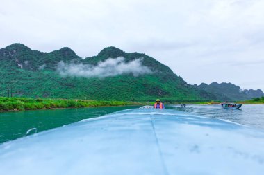 Quang Binh, Vietnam - 13 Temmuz 2018: Giriş Phong Nha mağara Phong Nha-Ke Bang Milli Parkı'nda, Unesco Dünya Mirası Quang Binh Eyaleti, Vietnam