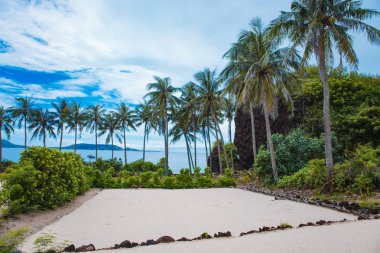 Kumsalda küçük ada Ly evlat, Quang Ngai, Vietnam