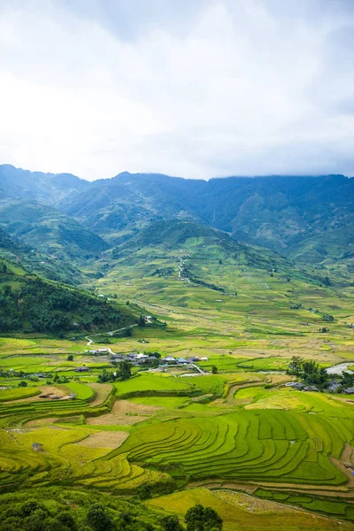 Mucangchai Vietnam September 2018 Terrasserade Risfälten Fält Förberedda För Plantera — Stockfoto