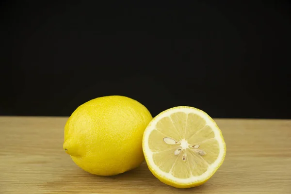 Limonata Için Taze Dilimlenmiş Limon Dilimleri — Stok fotoğraf