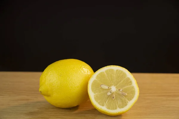 Limonata Için Taze Dilimlenmiş Limon Dilimleri — Stok fotoğraf