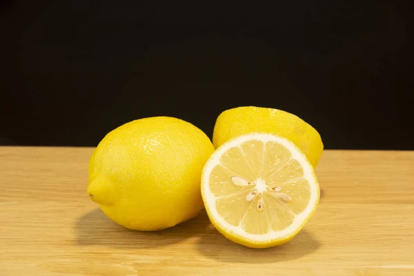 Limonata Için Taze Dilimlenmiş Limon Dilimleri — Stok fotoğraf