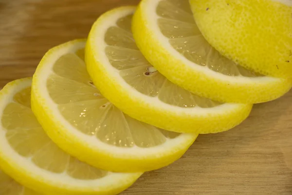 Limonata Için Taze Dilimlenmiş Limon Dilimleri — Stok fotoğraf