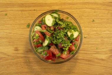 Yaz domates ve salatalık salatası