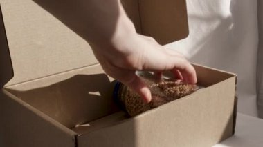 Hayır kurumuna bağış.