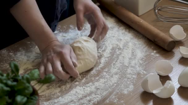 Amasar masa de pan — Vídeos de Stock