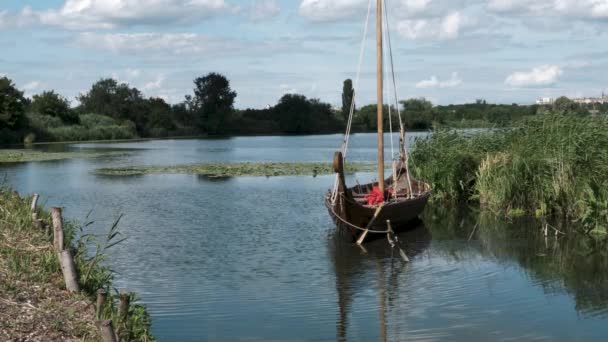 Vintage Wikinger Holzboot — Stockvideo