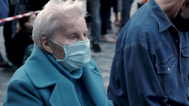 Old Woman In A Face Mask — Stock Video