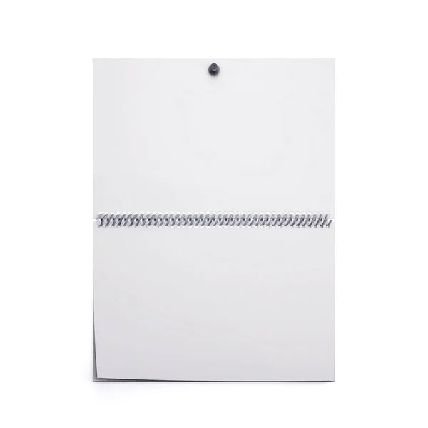 白い空白の壁カレンダー テンプレートは 白い背景で隔離 レンダリング 空白スパイラル カレンダー モックアップ — ストック写真