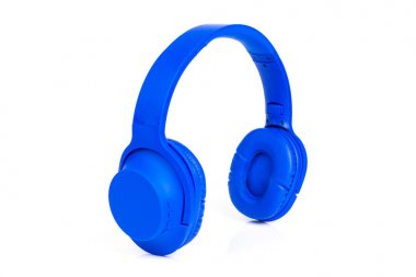 Beyaz arka planda Brue kulaklık.