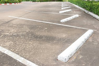 Boş otopark, beyaz işaretli otopark, Park yolu