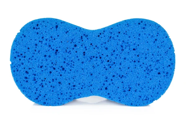 白い背景に隔離洗いのための青いスポンジ — ストック写真