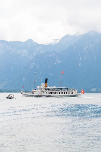 La Belle Epoque restaurado barco de remo vintage llamado Italie cruis — Foto de Stock