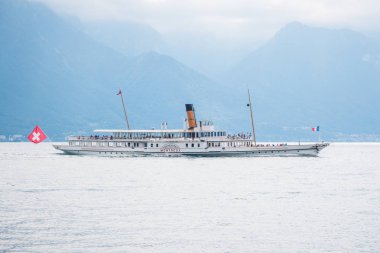 Turistler onboard en eski Belle Epoque buharkürek tekne Montr