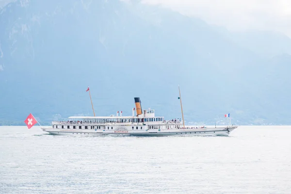 El barco de vapor más antiguo Belle Epoque Montreux crucero en L — Foto de Stock