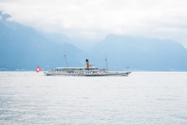 El barco de vapor Belle Epoque más antiguo Montreux cruzar el lago — Foto de Stock