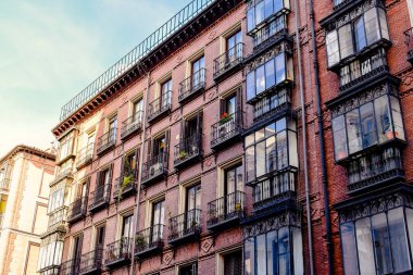 Tipik eski bina cephesi Madrid, Ispanya