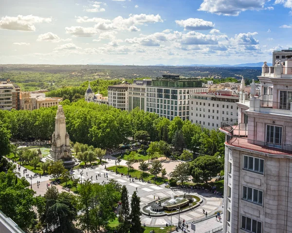 Vista desde la azotea de la Plaza de España al atardecer, Madrid, España — Foto de Stock