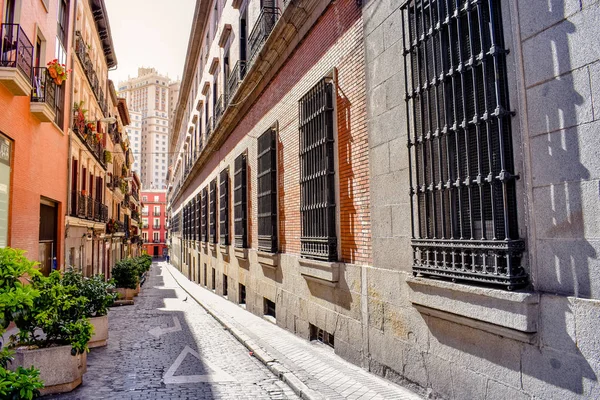 Typische oude gebouw gevel Madrid, Spanje — Stockfoto
