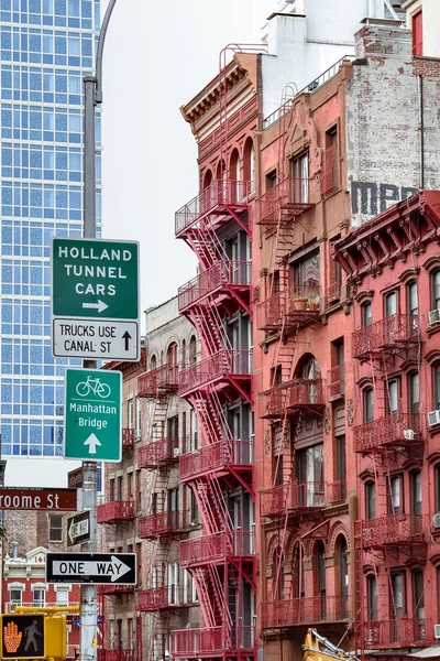 Colourful buildings in a street of Soho. Manhattan, NYC. USA — Stock Photo, Image