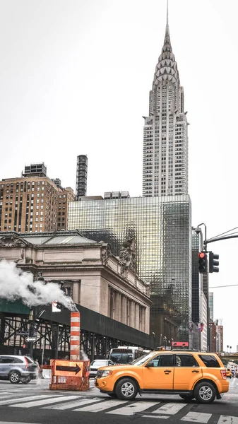 Panorama de la 42ème rue. Grand Central Terminal Station Façade, bâtiments et taxi. NYC, États-Unis — Photo