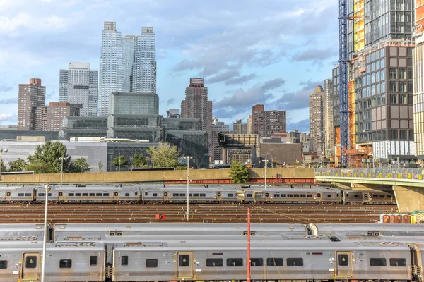 Train station, skyscrapers and buildings under construction. NYC USA — Stock Photo, Image