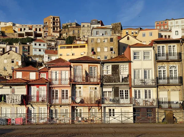 Городской Пейзаж Домов Построенных Вдоль Реки Дору Порту Португалия — стоковое фото