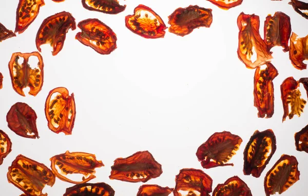 Ev yapımı güneşte kurutulmuş domates.