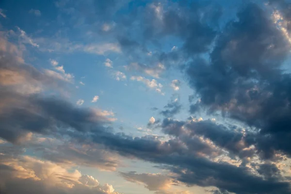 Dramatisk Himmel Med Skyer Mørk Himmel Med Kumulus Skyer – stockfoto