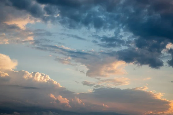 Dramatyczne Niebo Chmurami Ciemne Niebo Chmur Cumulus — Zdjęcie stockowe