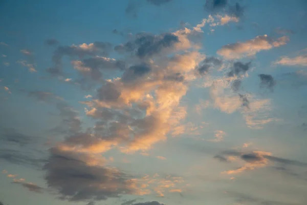 Céu Dramático Com Nuvens Céu Escuro Com Nuvens Cumulus — Fotografia de Stock