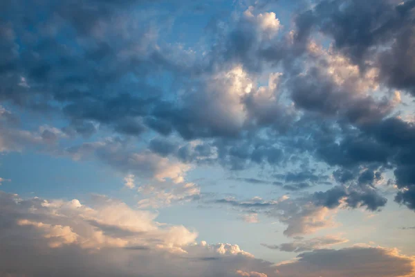 Céu Dramático Com Nuvens Céu Escuro Com Nuvens Cumulus — Fotografia de Stock