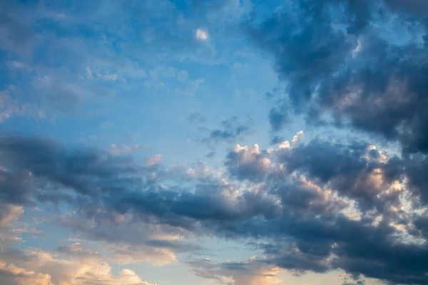 Céu Dramático Com Nuvens Céu Escuro Com Nuvens Cumulus — Fotografia de Stock