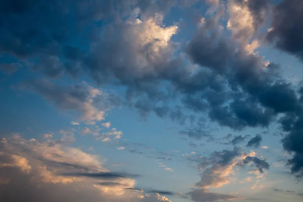 Dramatisk Himmel Med Skyer Mørk Himmel Med Kumulus Skyer – stockfoto