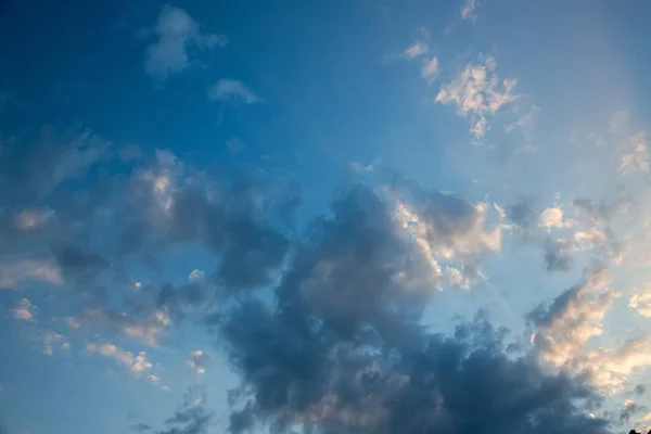 Céu Dramático Com Nuvens Céu Escuro Com Nuvens Cumulus — Fotografia de Stock