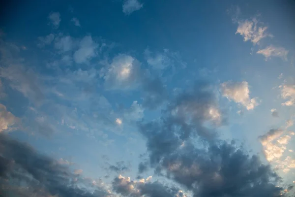 Céu Dramático Com Nuvens Céu Escuro Com Nuvens Cumulus — Fotografia de Stock