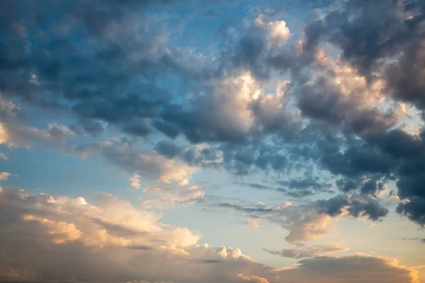 Céu Dramático Com Nuvens Céu Escuro Com Nuvens Cumulus — Fotografia de Stock