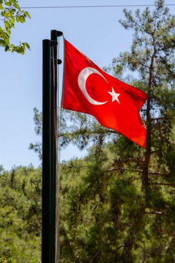 Gökyüzüne karşı Türkiye'nin milli bayrağı