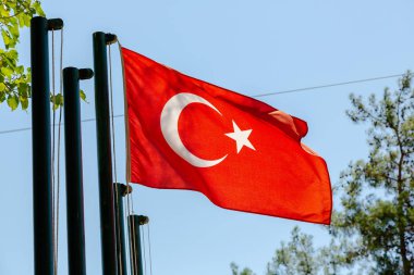 Gökyüzüne karşı Türkiye'nin milli bayrağı