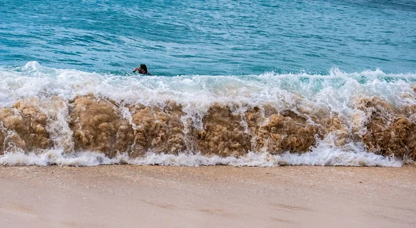 Волны Разбиваются Пляже Гонолулу Сэнди Бич — стоковое фото